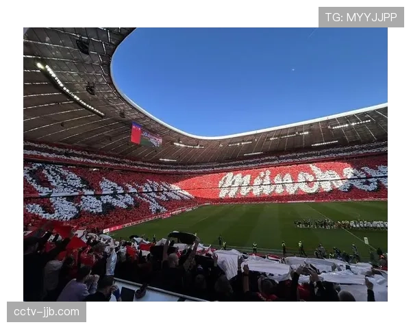 拜仁夺冠庆典：安联球场五万球迷欢庆第34座德甲冠军